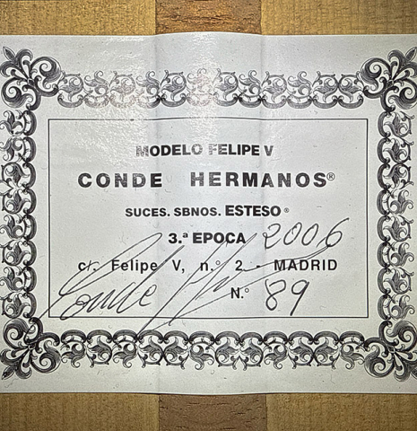 The label of a 2006 Conde Hermanos "Felipe V" flamenco guitar made of spruce and cypress