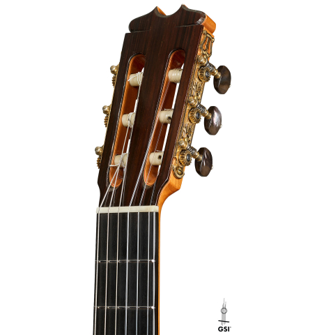 The headstock of a 2001 Conde Hermanos "AF 25/R" flamenco guitar made of spruce and CSA rosewood