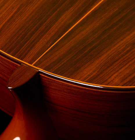 The heel, back binding and purfling of a 1987 Conde Hermanos "Negra" flamenco guitar made of spruce and Indian rosewood