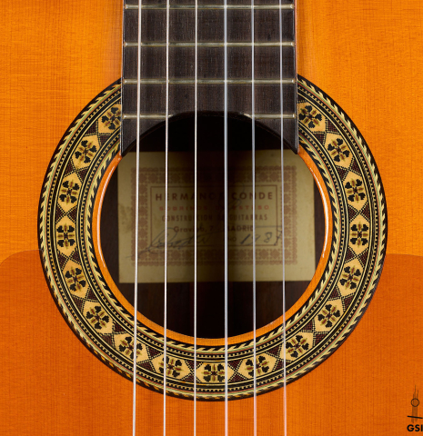 The rosette of a 1987 Conde Hermanos "Negra" flamenco guitar made of spruce and Indian rosewood