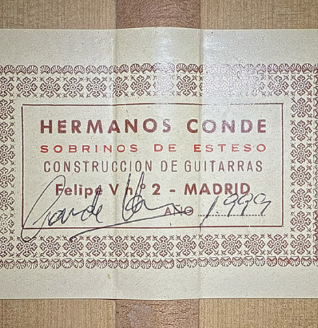 The label of a 1999 Conde Hermanos "Concert Blanca" made of spruce and cypress