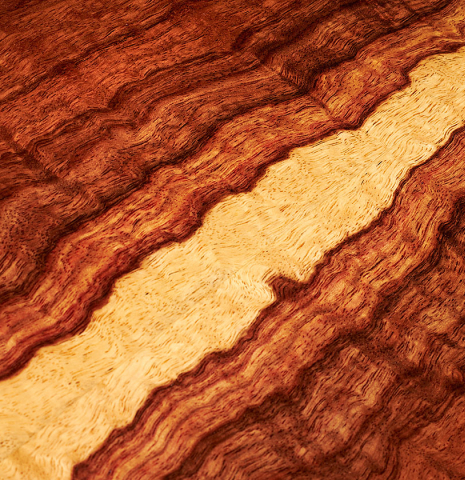Closeup detail of the back center seam of a 2024 Wolfgang Jellinghaus "Flamenca Negra" flamenco guitar with spruce and Granadillo.