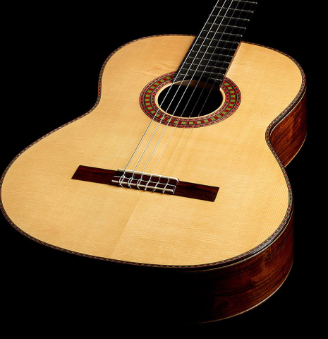 The soundboard of a 2024 Wolfgang Jellinghaus "Flamenca Negra" flamenco guitar made of spruce and granadillo