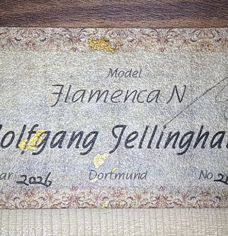 The label of a 2026 Wolfgang Jellinghaus "Flamenca Negra" flamenco guitar made of spruce and granadillo