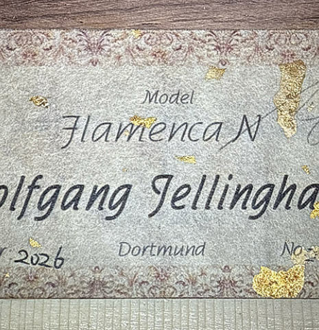 The label of a 2026 Wolfgang Jellinghaus "Flamenca Negra" guitar made of spruce and African rosewood