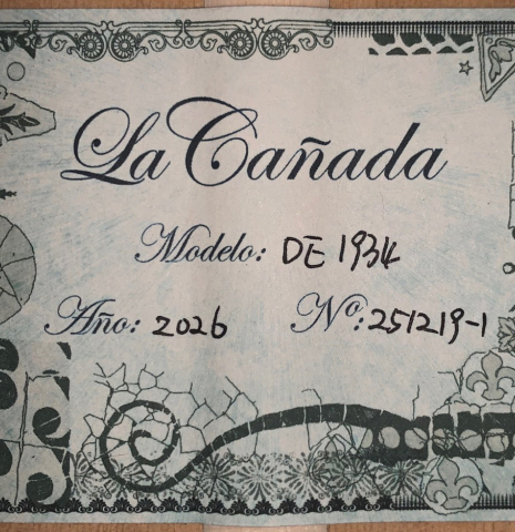 The label of a La Cañada "1934 Domino Esteso" flamenco guitar made of spruce and cypress