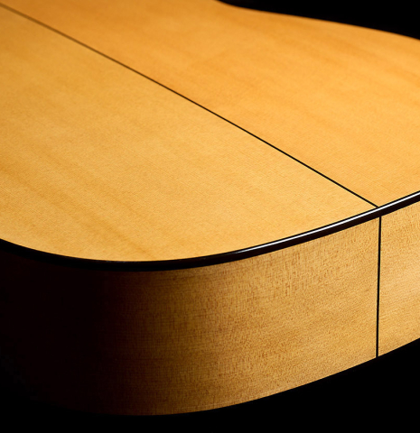 The back and sides at the foot of a La Cañada "1934 Domino Esteso" flamenco guitar made of spruce and cypress