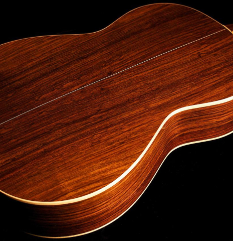 The back of a Loriente &quot;Carmen Negra&quot; flamenco negra guitar made of spruce and Indian rosewood.