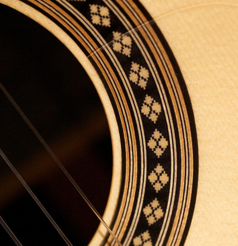 The rosette of a Loriente &quot;Carmen Negra&quot; flamenco negra guitar made of spruce and Indian rosewood.