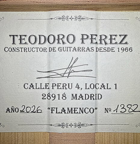 The label of a 2026 Teodoro Perez "Flamenco Blanca" guitar made of spruce and cypress