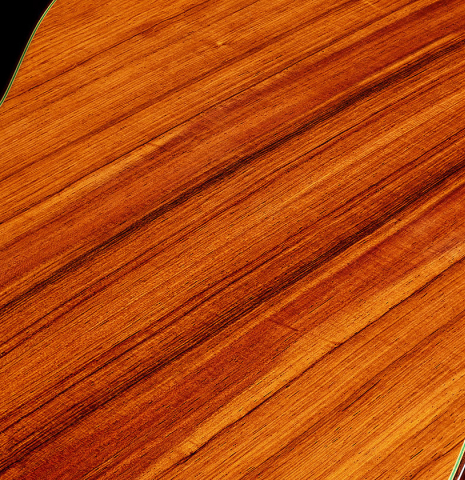 The back center seam of a 2025 Teodoro Perez "Flamenco Negra" guitar made of spruce and African rosewood