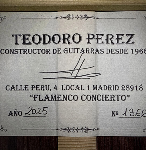 The label of a 2025 Teodoro Perez "Flamenco Negra" guitar made of spruce and African rosewood