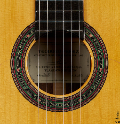 The rosette of a 2025 Teodoro Perez "Flamenco Negra" guitar made of spruce and African rosewood