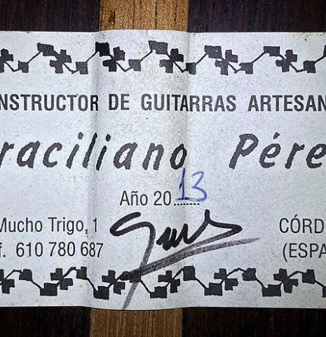 The label of a 2013 Graciliano Perez "Negra" flamenco guitar (ex Fareed Haque) made of spruce and Honduran rosewood