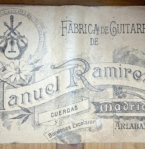 The label of a c. 1912 Manuel Ramirez flamenco guitar made with spruce and cypress