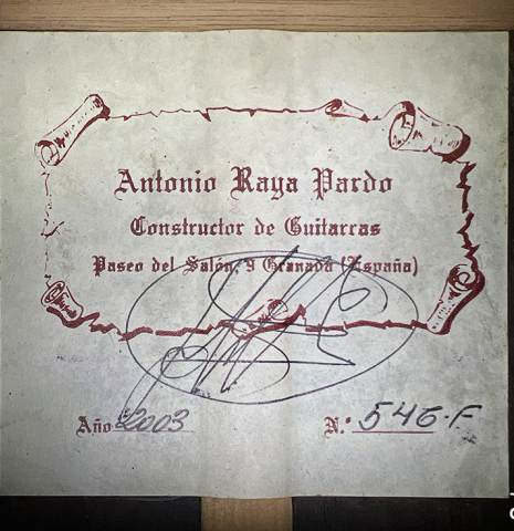 The label of a 2003 Antonio Raya Pardo "Negra" flamenco guitar made of spruce and CSA rosewood