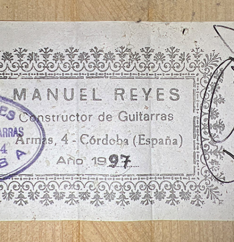 The label of a 1997 Manuel Reyes flamenco guitar made of spruce and cypress