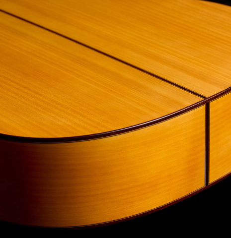 The back and sides at the foot of a 1992 Manuel Reyes flamenco blanca guitar made of spruce and cypress