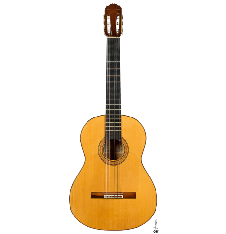 The front of a 1983 Manuel Reyes flamenco guitar (ex John Dearman) made of spruce and cypress