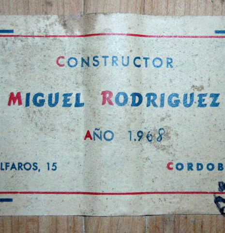The label of a 1968 Miguel Rodriguez (ex Manolo Franco) flamenco blanca guitar made of cedar and cypress
