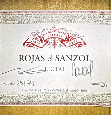 The label of a 2024 Rojas &amp; Sanzol flamenco guitar made of spruce and cypress