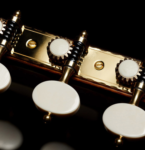 The tuning machines of a 2024 Rojas &amp; Sanzol flamenco guitar made of spruce and cypress