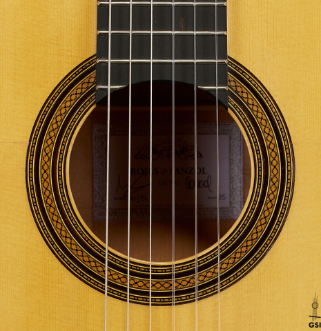 The rosette of a 2025 Rojas &amp; Sanzol flamenco blanca guitar made of spruce and cypress
