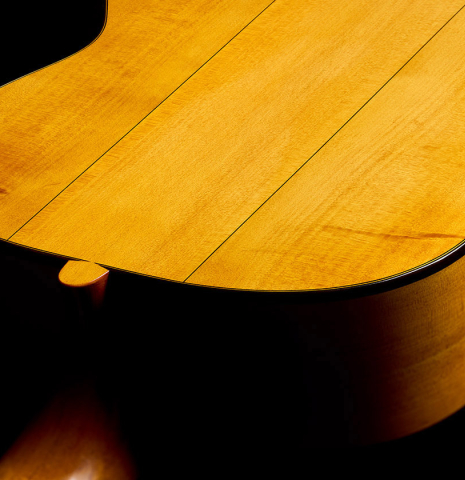 The heel, back binding and purfling of a 2025 Rojas &amp; Sanzol flamenco guitar made of spruce and cypress
