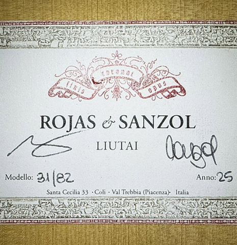 The label of a 2025 Rojas &amp; Sanzol flamenco guitar made of spruce and cypress