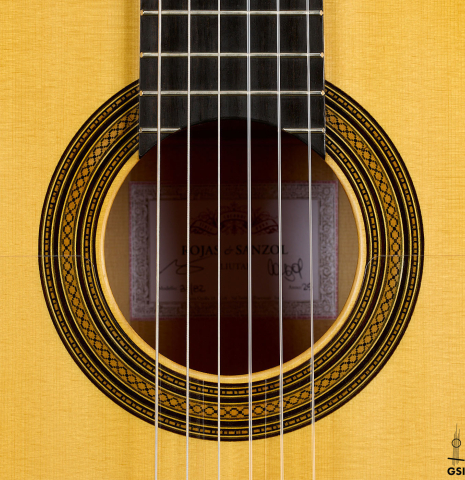 The rosette of a 2025 Rojas &amp; Sanzol flamenco guitar made of spruce and cypress