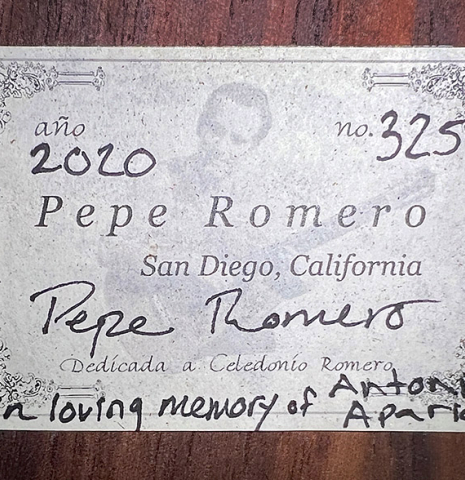 The label of a 2020 Pepe Romero &quot;Blanca&quot; flamenco guitar with traditional pegs made of spruce and cypress