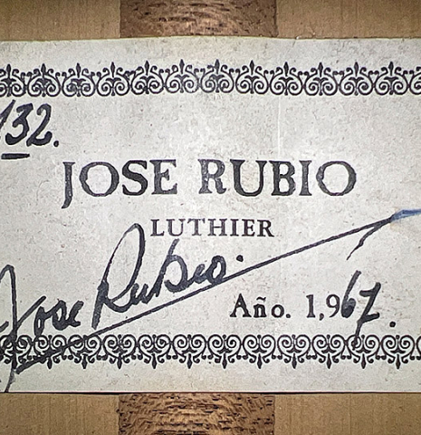 The label of a 1967 "Jose" David Rubio "Blanca" flamenco guitar with traditional pegs made of spruce and cypress