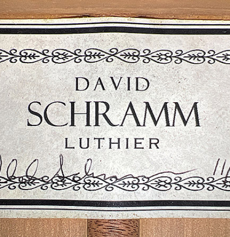 The label of a 2002 David Schramm &quot;1951 Barbero, ex Sabicas&quot; flamenco guitar with pegs made of spruce and cypress