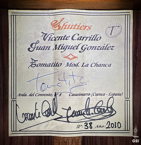 The label of a 2010 Tomatito "La Chanca" (AFP) flamenco guitar made of spruce and cocobolo