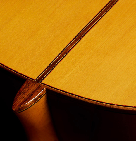The heel, back binding and purflings of a 2009 Tomatito "La Chanca" flamenco guitar made of spruce and cypress