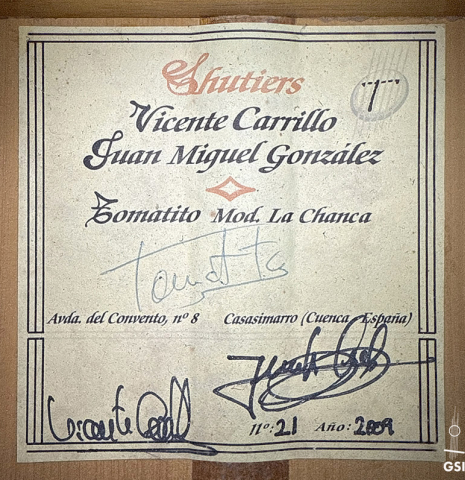 The label of a 2009 Tomatito "La Chanca" flamenco guitar made of spruce and cypress