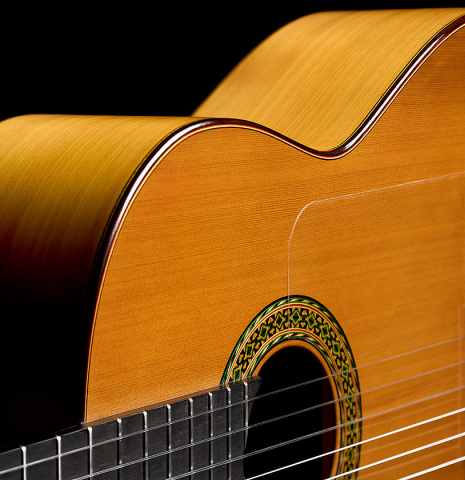 The soundboard and side of a 2026 Emilio Díaz Valero "Blanca" flamenco guitar made of cedar and cypress