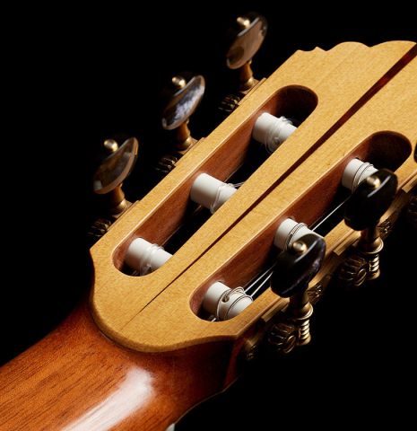 The back head veneer of a 2024 Gao Yi flamenco guitar made of spruce and cypress