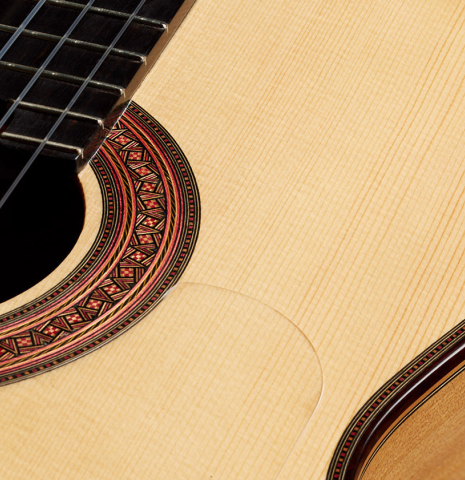 The soundboard of a 2024 Gao Yi flamenco guitar made of spruce and cypress