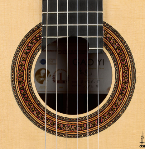 The rosette of a 2026 Gao Yi "Flamenco negra" made of spruce and Indian rosewood