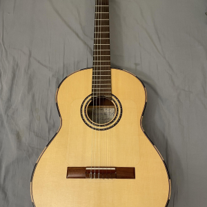 2017 Candelas Guitars M.G. Stand 2017 Candelas Guitars M.G. Stand