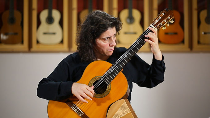 Smaro Gregoriadou plays Bach (1962 Fleta)