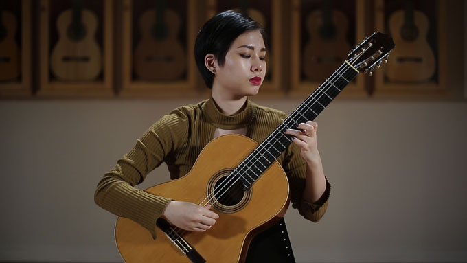 Jiji plays Albeniz Leyenda 1925 Santos Hernandez