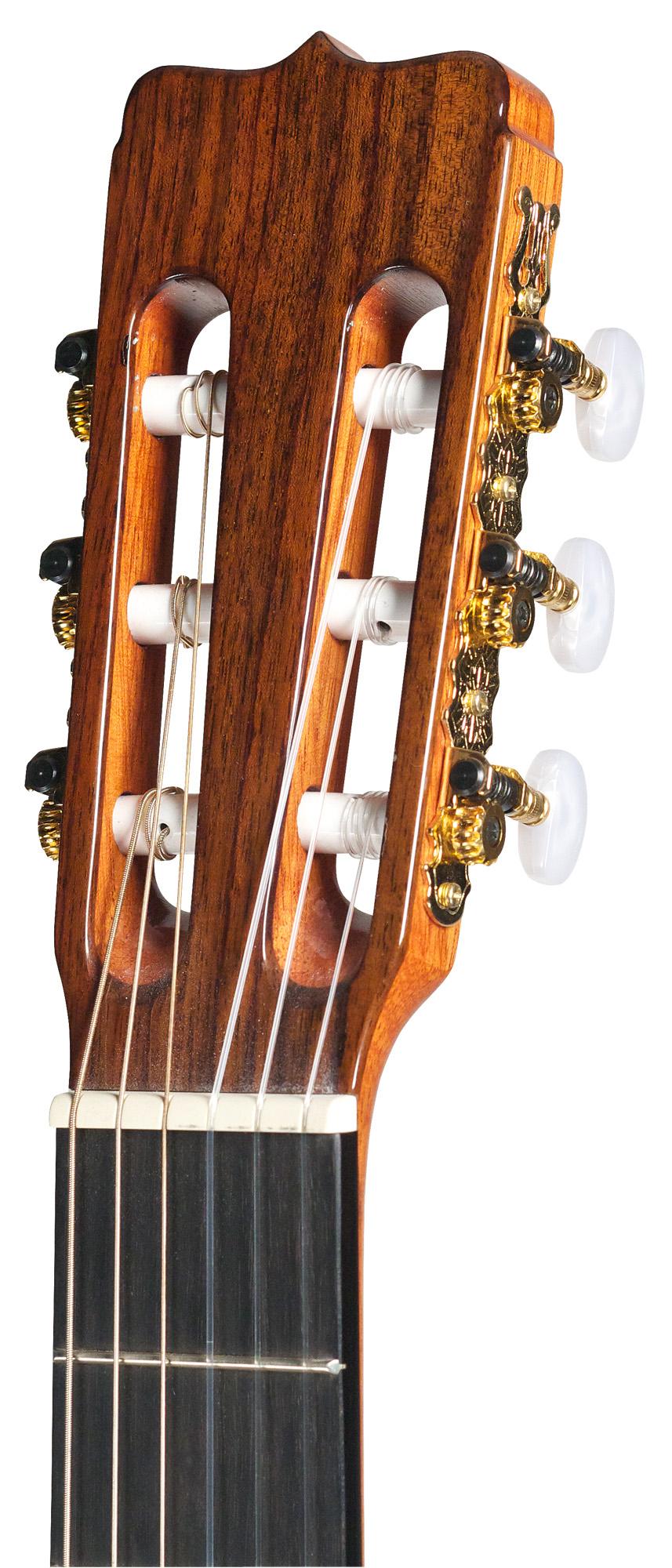 Ramirez r1 best sale classical guitar