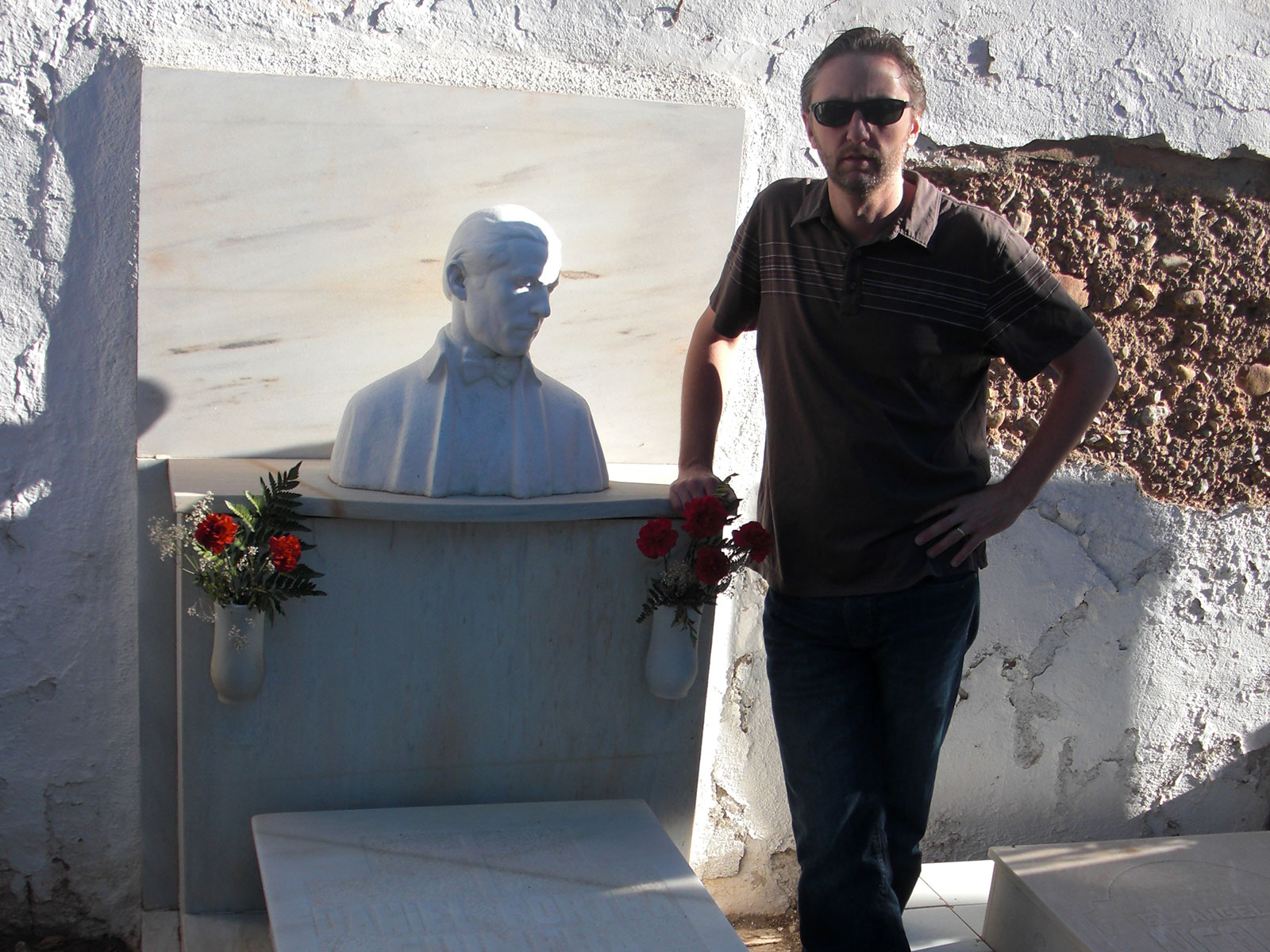 David at the grave of Daniel Fortea, in Castellon.