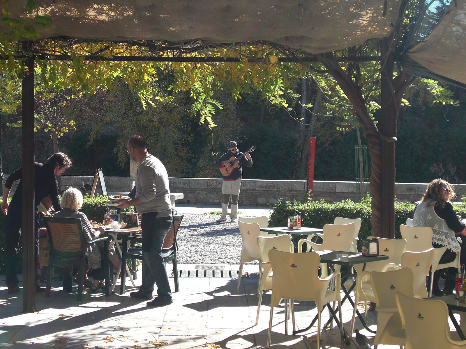 This guy was playing the classics - Tarrega, Sor, etc - all while standing up.