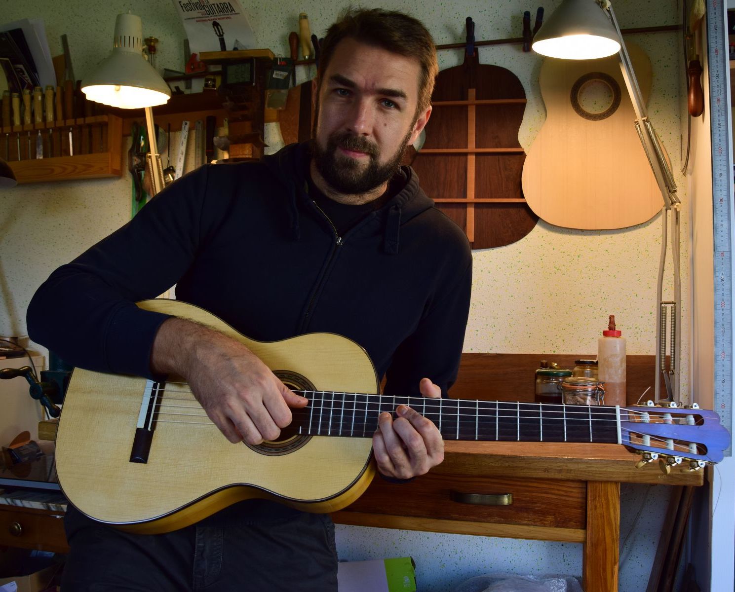 Floating Guitars, des supports pour guitare invisibles